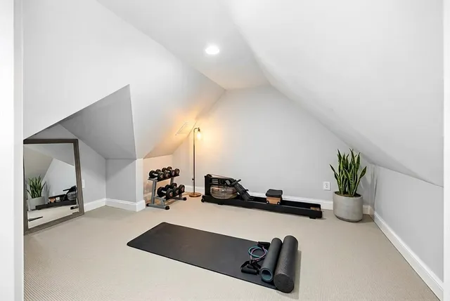 a view of an entryway with a workspace