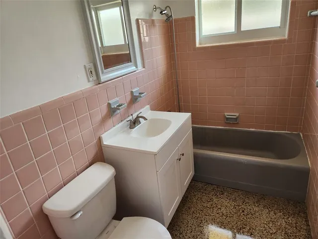 $1,900 | 35 Northeast 20th Avenue, Pompano Beach, FL 33060