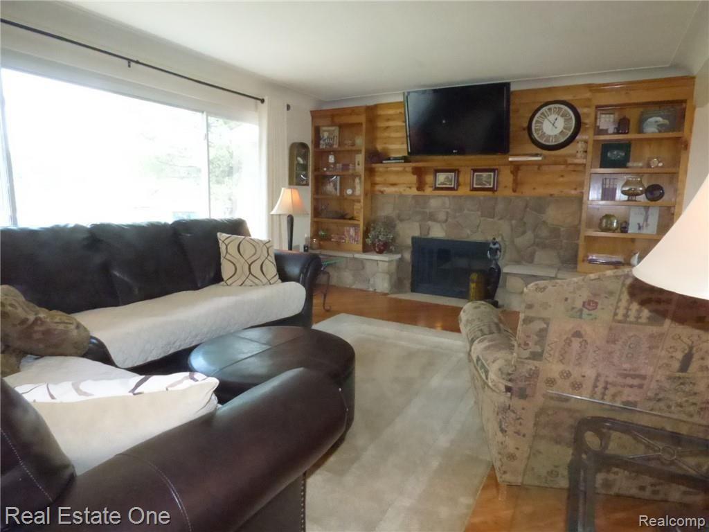 5629 Pinckney Road Howell, MI 48843 - Photo 3 of 43