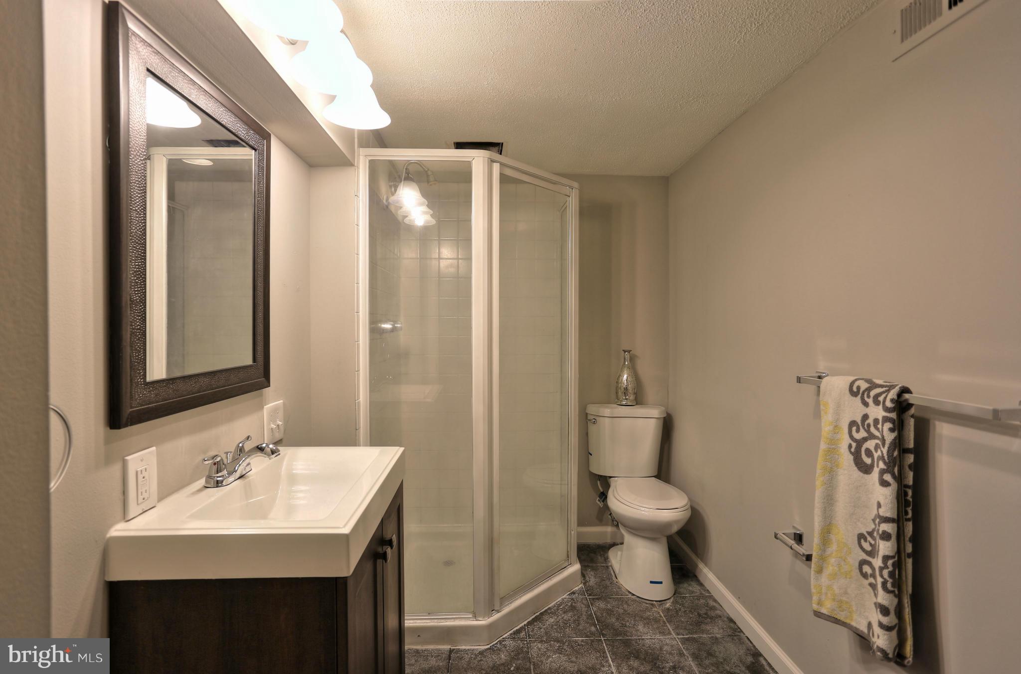 2513 Wendover Road Baltimore, MD 21234 - Photo 17 of 26 Bath