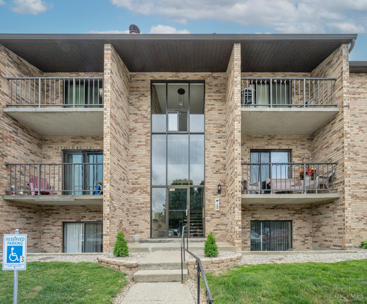 541 Davis Road, Unit 10 Cincinnati, OH 45255 - Photo 1 of 19