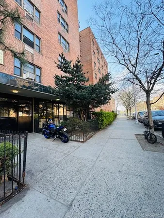 $320,000 | 55-30 99th Street, Unit 3E | South Corona