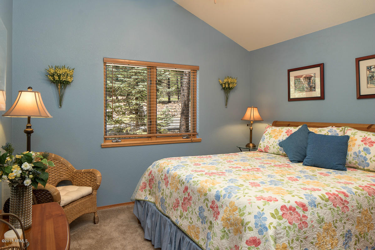 445-3711 Griffiths Spring Flagstaff, AZ 86005 - Photo 14 of 17 Guest Bed 1