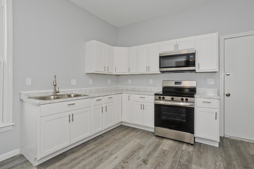 64 Thompson Street Springfield, MA 01109 - Photo 15 of 30