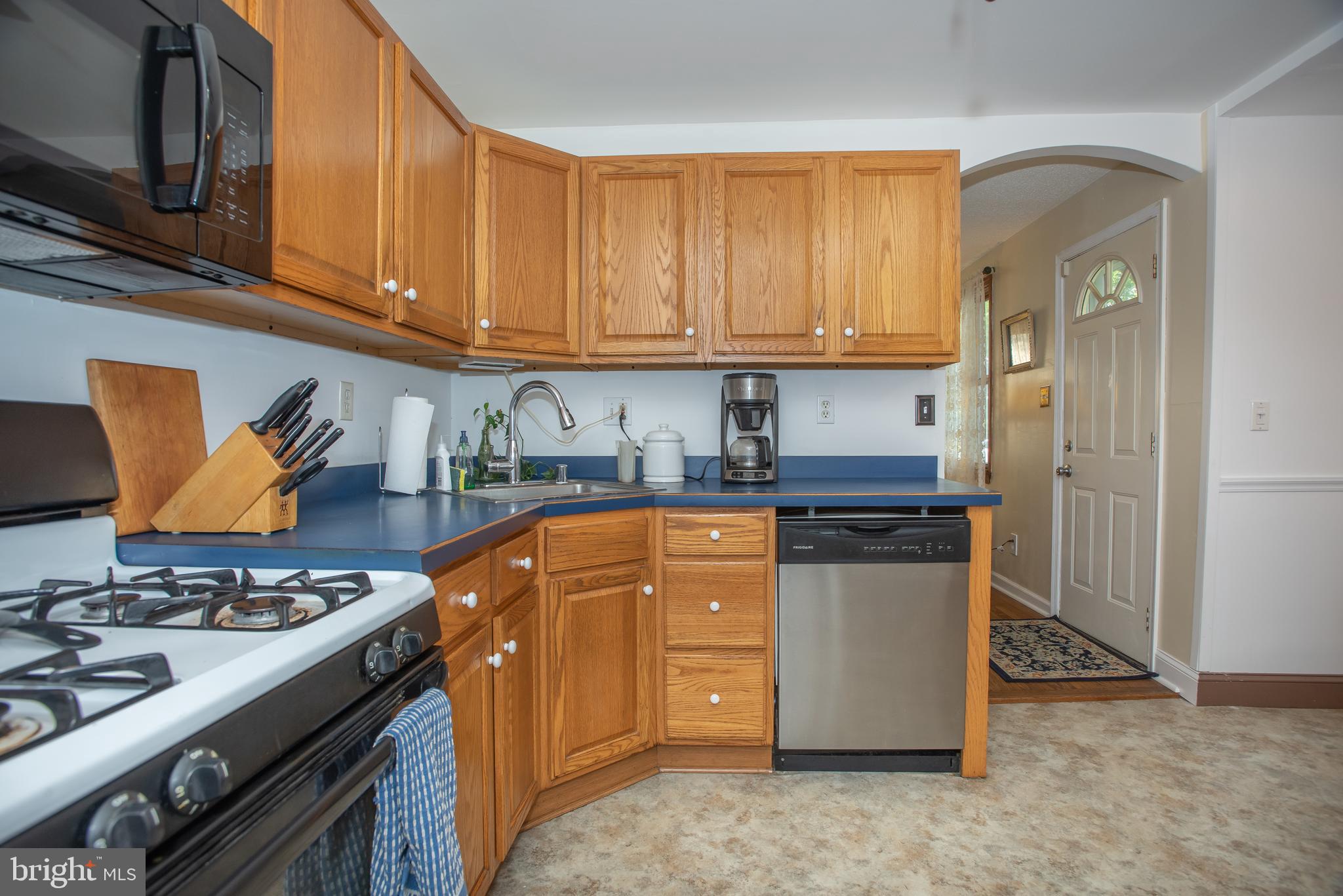 113 Alvil Road Wilmington, DE 19805 - Photo 11 of 32 Kitchen