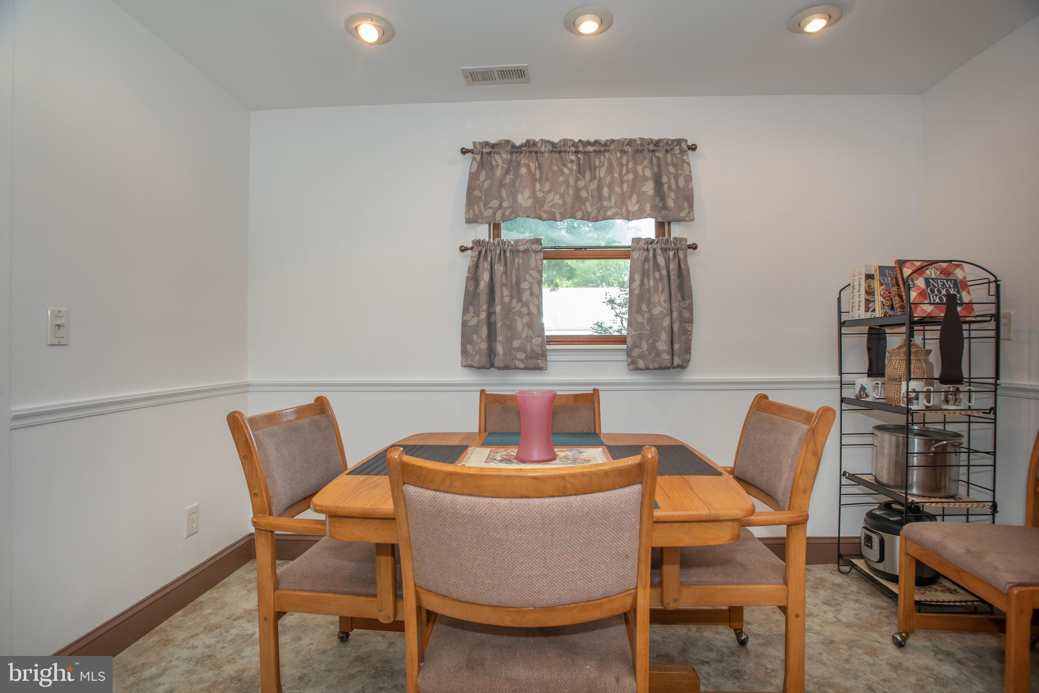 113 Alvil Road Wilmington, DE 19805 - Photo 13 of 32 Dining Area