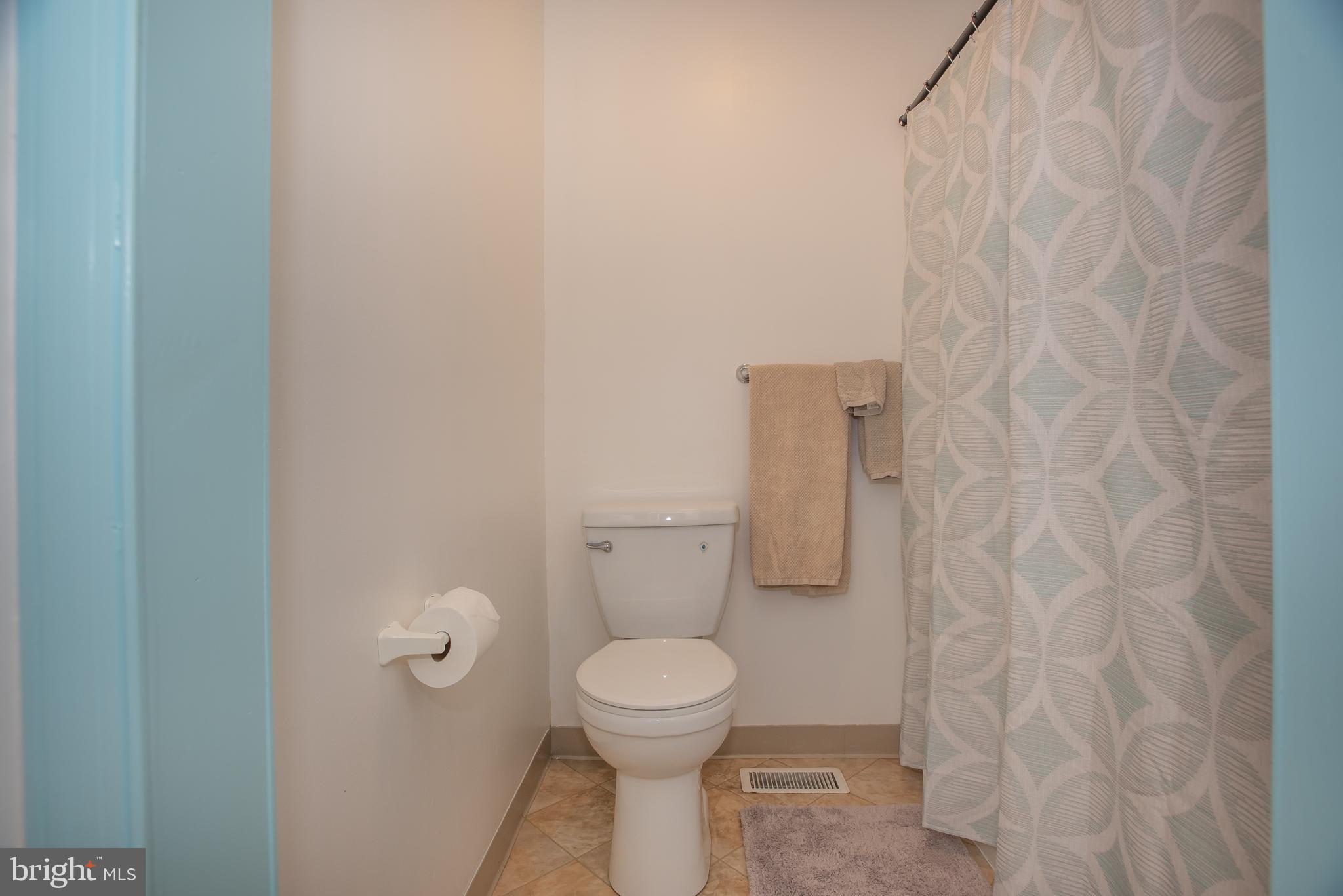 113 Alvil Road Wilmington, DE 19805 - Photo 24 of 32 2nd Floor Bath
