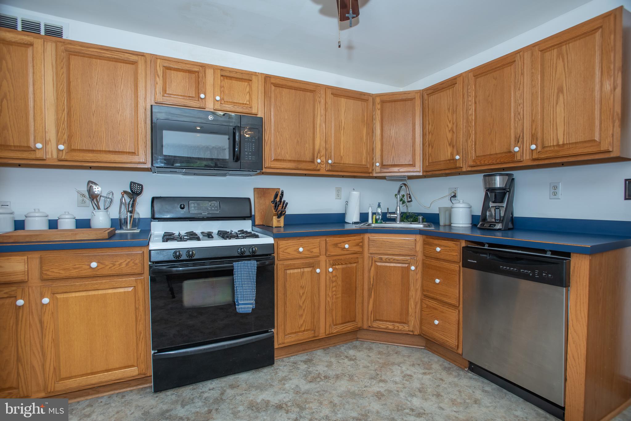 113 Alvil Road Wilmington, DE 19805 - Photo 10 of 32 Kitchen