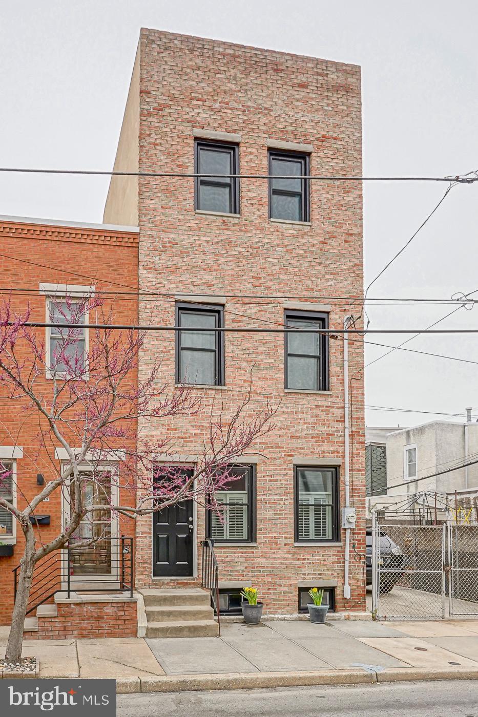 2111 Manton Street Philadelphia, PA 19146 - Photo 36 of 37 a building that has a street sign on it