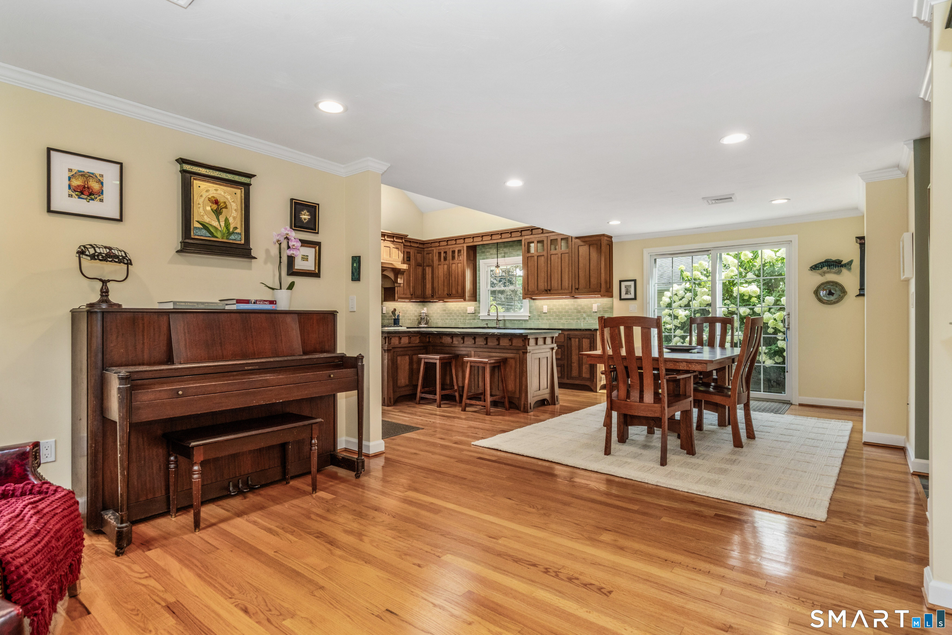 342 Mountain Road West Hartford, CT 06107 - Photo 9 of 40 Gallery Image 9