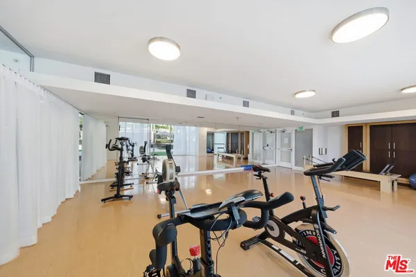 $4,995 | 13700 Marina Pointe Drive, Unit 817, Marina del Rey, CA 90292