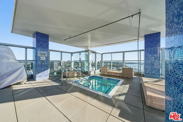 $4,995 | 13700 Marina Pointe Drive, Unit 817, Marina del Rey, CA 90292
