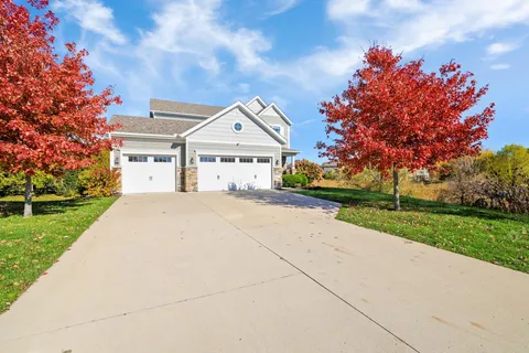 $794,000 | 16130 53rd Place North, Plymouth, MN 55446