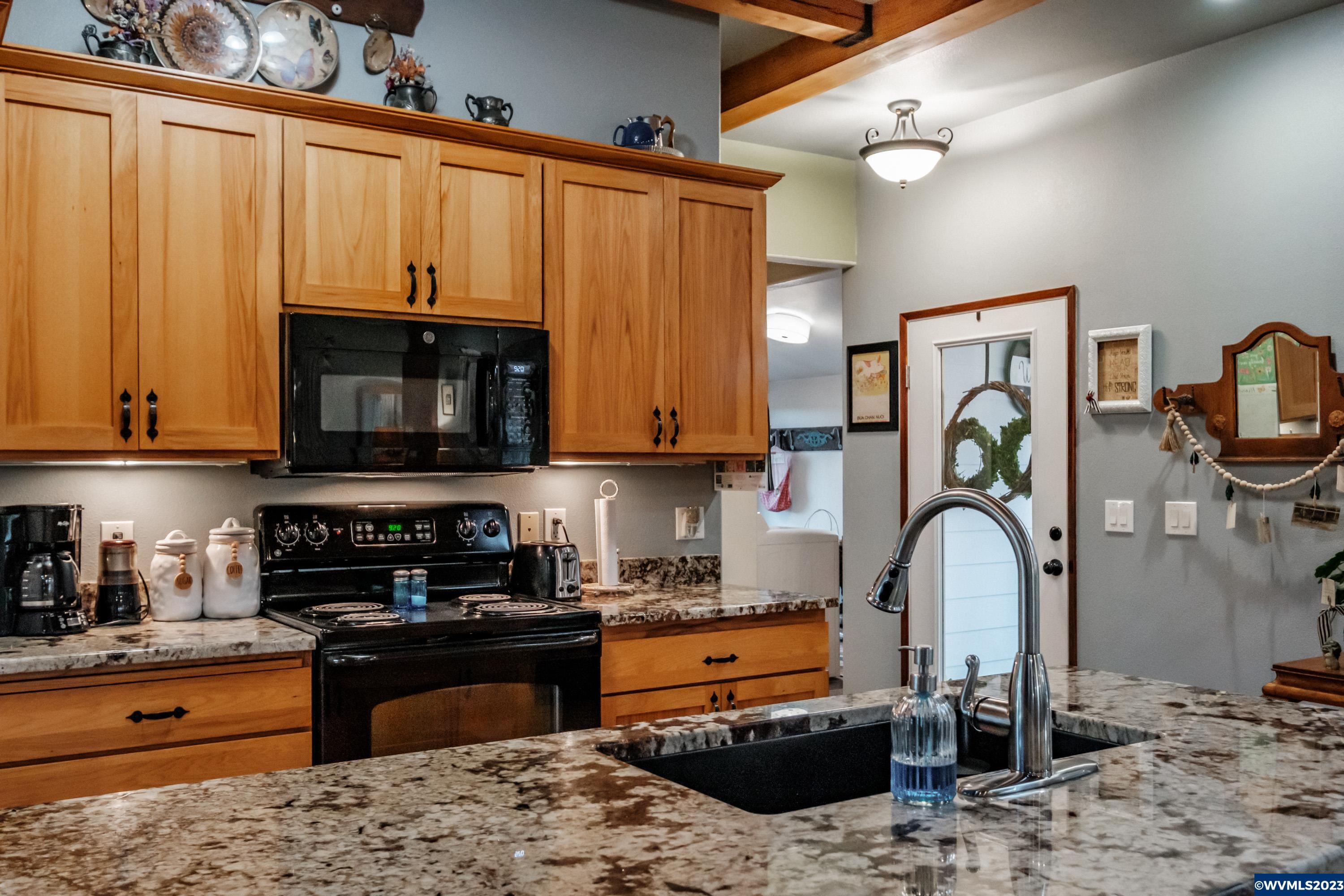10115 Wells Landing Road Independence, OR 97351 - Photo 8 of 42