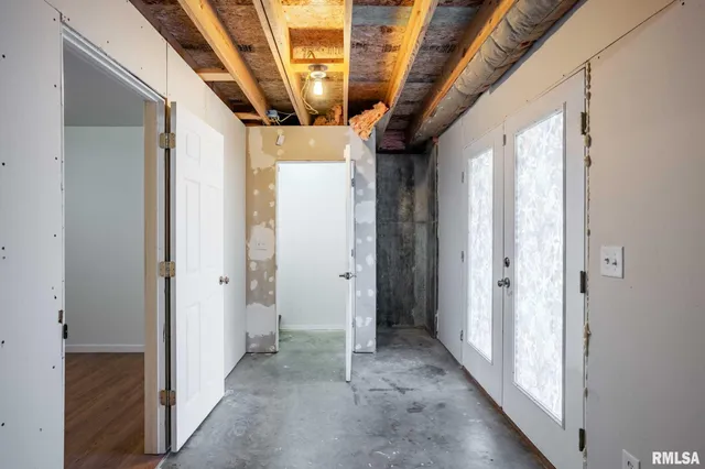 $325,000 | 450 Clark School Road, De Soto, IL 62924