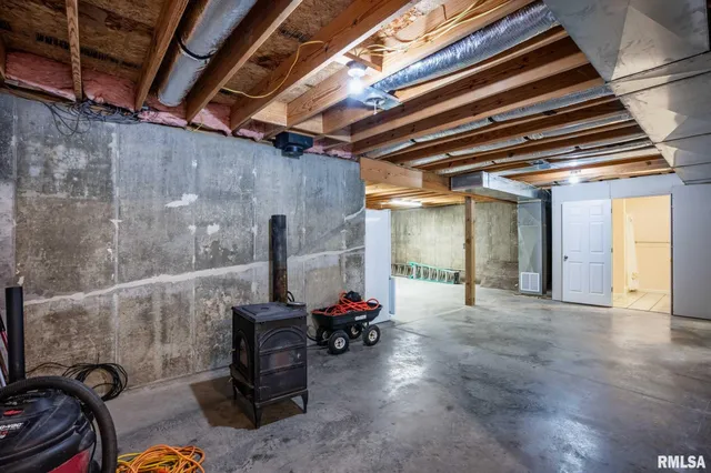 $325,000 | 450 Clark School Road, De Soto, IL 62924