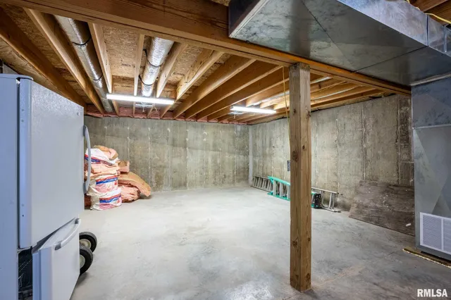 $325,000 | 450 Clark School Road, De Soto, IL 62924