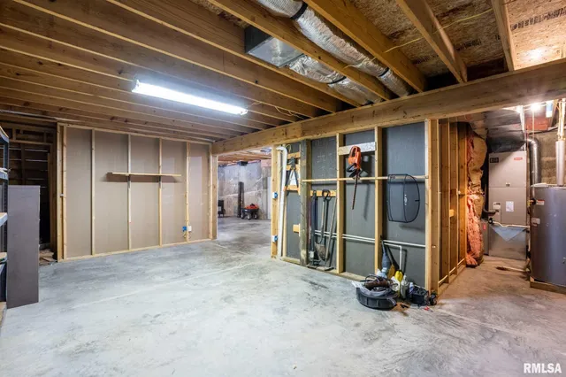 $325,000 | 450 Clark School Road, De Soto, IL 62924