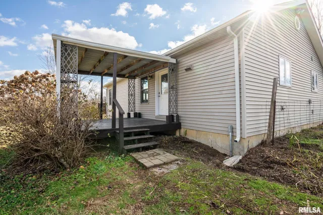 $325,000 | 450 Clark School Road, De Soto, IL 62924