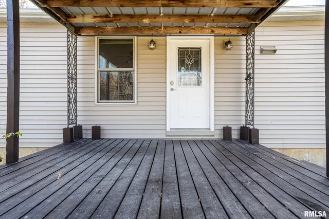 $325,000 | 450 Clark School Road, De Soto, IL 62924