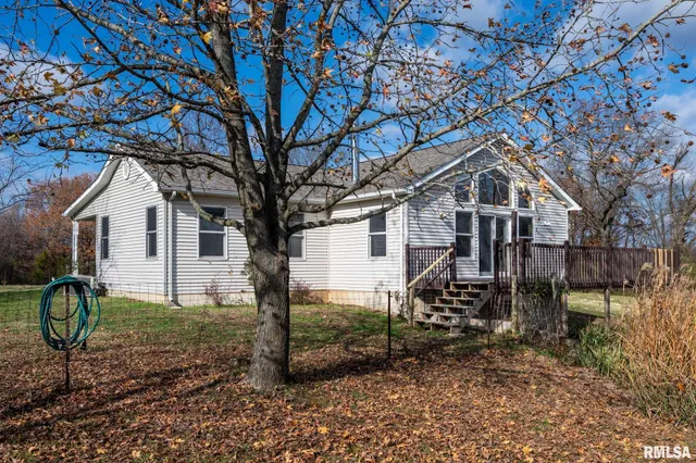 $325,000 | 450 Clark School Road, De Soto, IL 62924