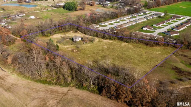 $325,000 | 450 Clark School Road, De Soto, IL 62924