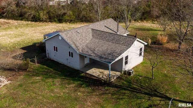 $325,000 | 450 Clark School Road, De Soto, IL 62924