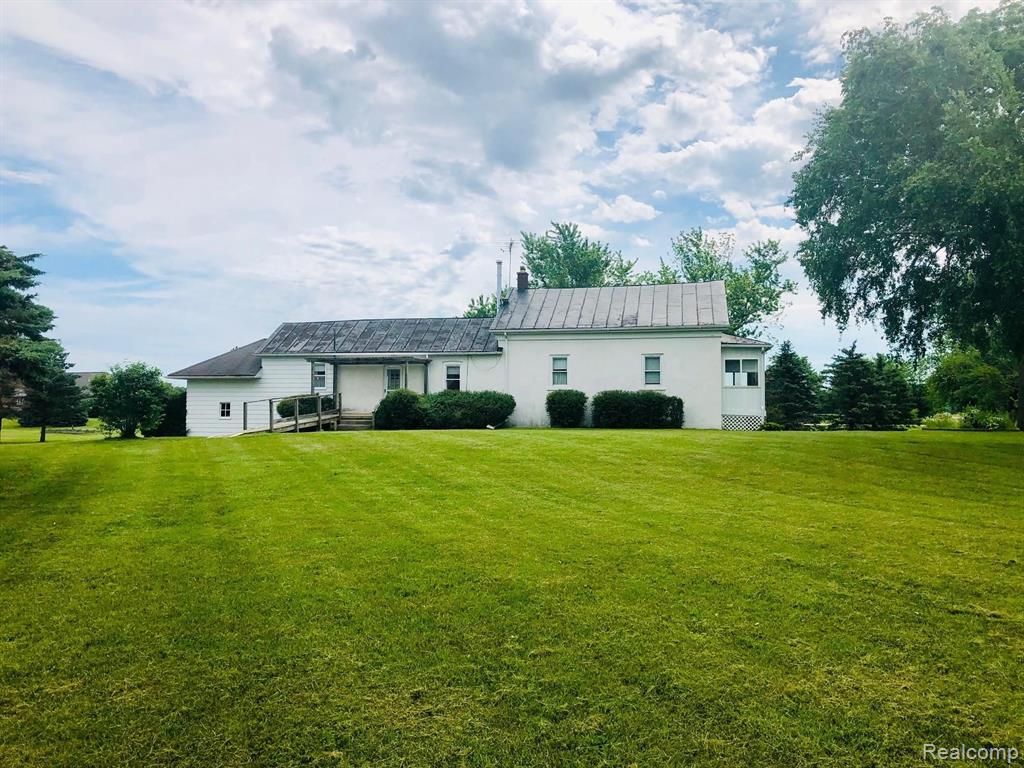 9015 Finzel Road Carleton, MI 48117 - Photo 11 of 40