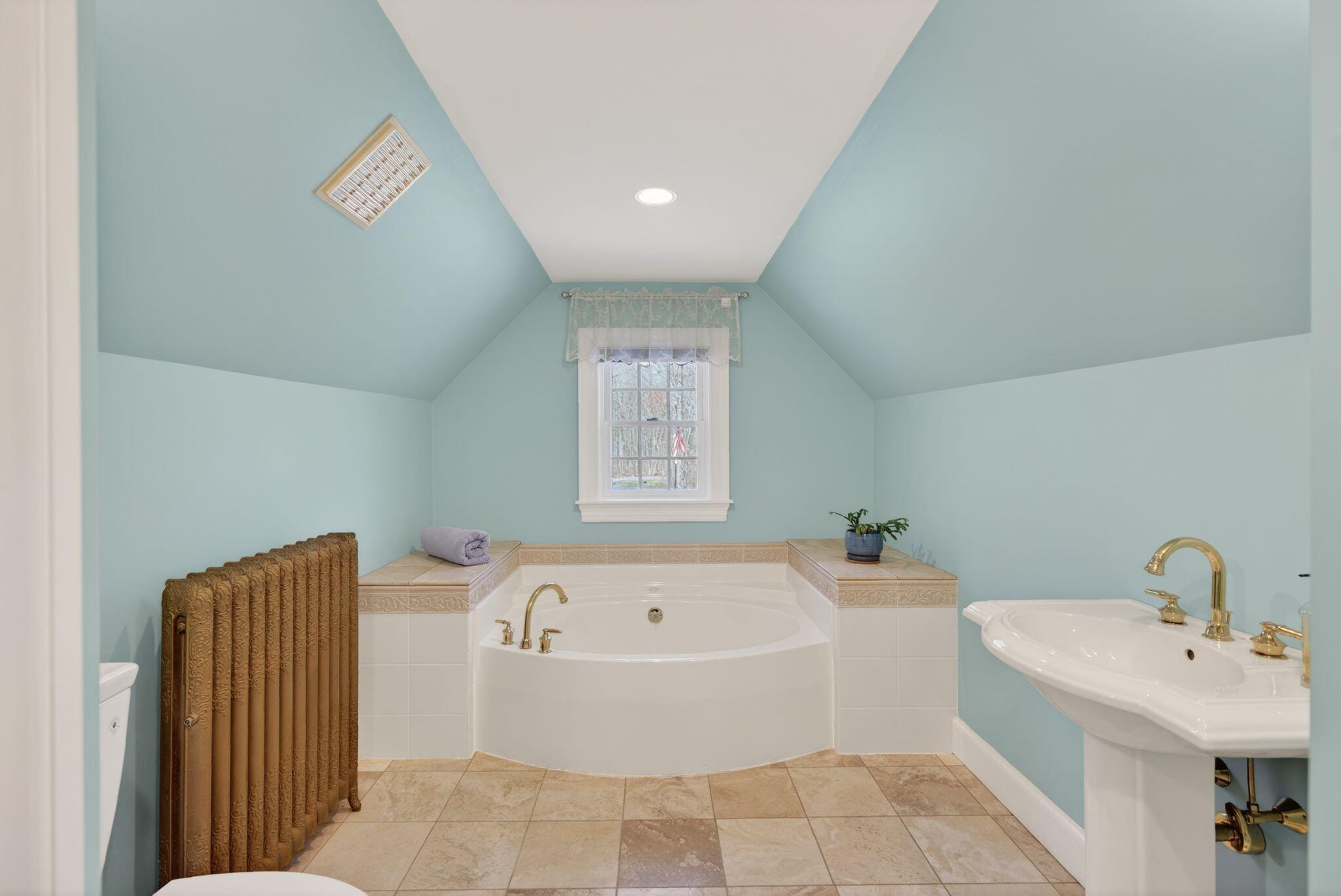 1390 North Berwick Road Wells, ME 04090 - Photo 30 of 50 Great Room Bathroom