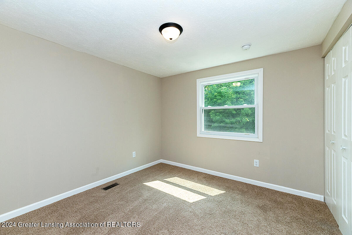 3017 Scarborough Road Lansing, MI 48910 - Photo 13 of 28 _DSC3473