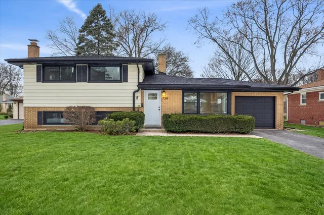 $599,900 | 730 North Wilshire Lane, Arlington Heights, IL 60004