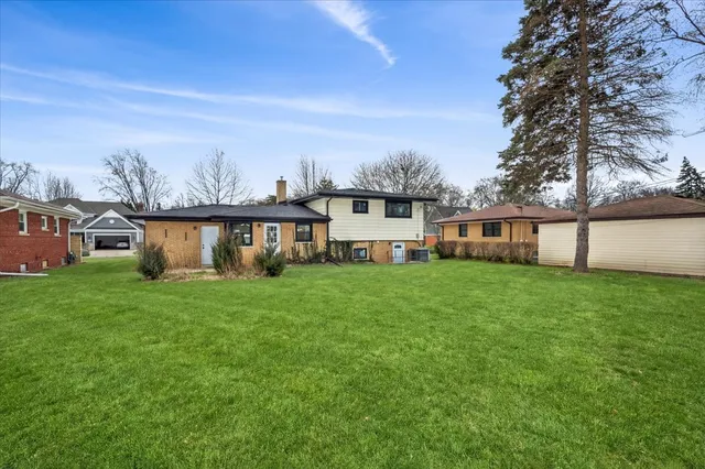 $599,900 | 730 North Wilshire Lane, Arlington Heights, IL 60004