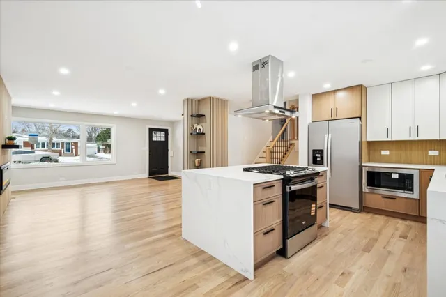 $599,900 | 730 North Wilshire Lane, Arlington Heights, IL 60004