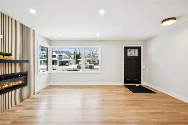 $599,900 | 730 North Wilshire Lane, Arlington Heights, IL 60004