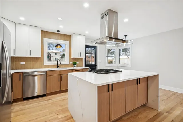 $599,900 | 730 North Wilshire Lane, Arlington Heights, IL 60004