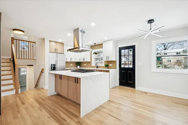 $599,900 | 730 North Wilshire Lane, Arlington Heights, IL 60004