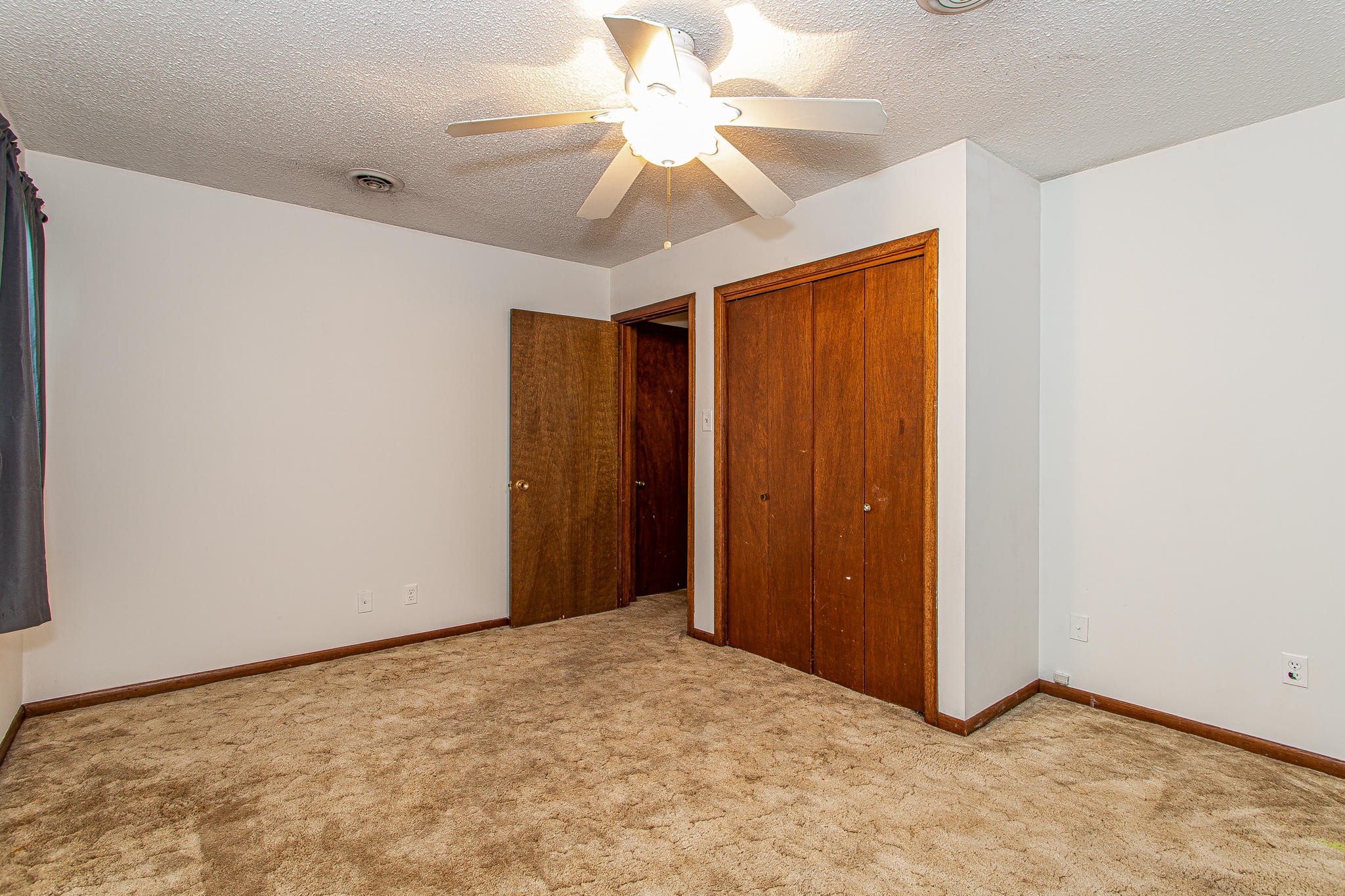 104 West Lincoln Road Oak Ridge, TN 37830 - Photo 20 of 30 an empty room with a chandelier fan and closet