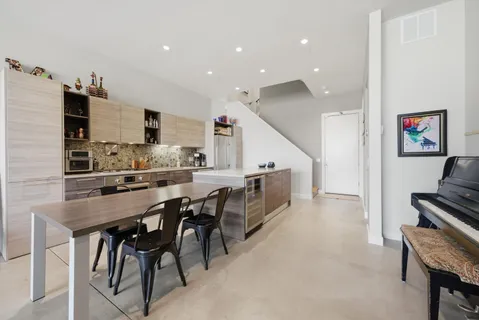 $940,000 | 437 West Hobbie Street, Chicago, IL 60610