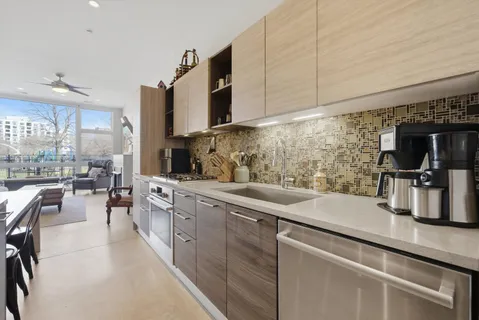 $940,000 | 437 West Hobbie Street, Chicago, IL 60610