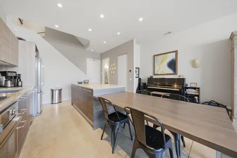 $940,000 | 437 West Hobbie Street, Chicago, IL 60610