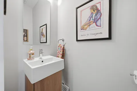 $940,000 | 437 West Hobbie Street, Chicago, IL 60610