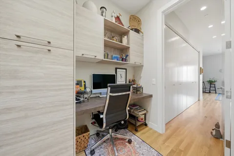 $940,000 | 437 West Hobbie Street, Chicago, IL 60610