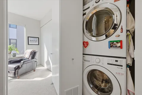 $940,000 | 437 West Hobbie Street, Chicago, IL 60610