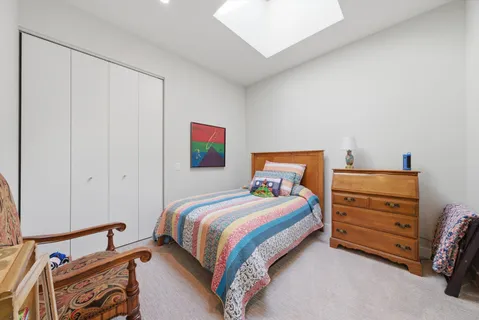 $940,000 | 437 West Hobbie Street, Chicago, IL 60610