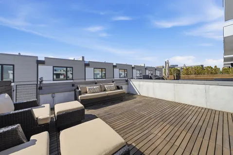 $940,000 | 437 West Hobbie Street, Chicago, IL 60610