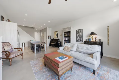 $940,000 | 437 West Hobbie Street, Chicago, IL 60610