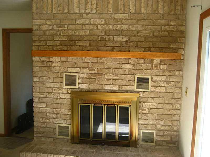 1638 Pulaski Mercer Road Mercer, PA 16137 - Photo 19 of 25 Den/Family/Great Room.
