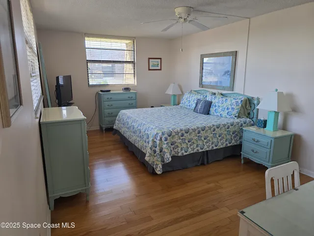 a bedroom with a bed and a dresser in it