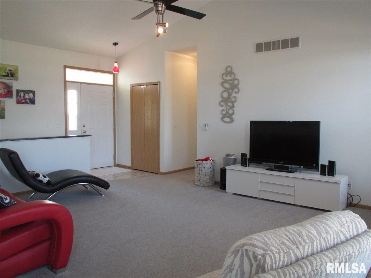 306 Portage Way Colona, IL 61241 - Photo 6 of 24 Gallery Image 6