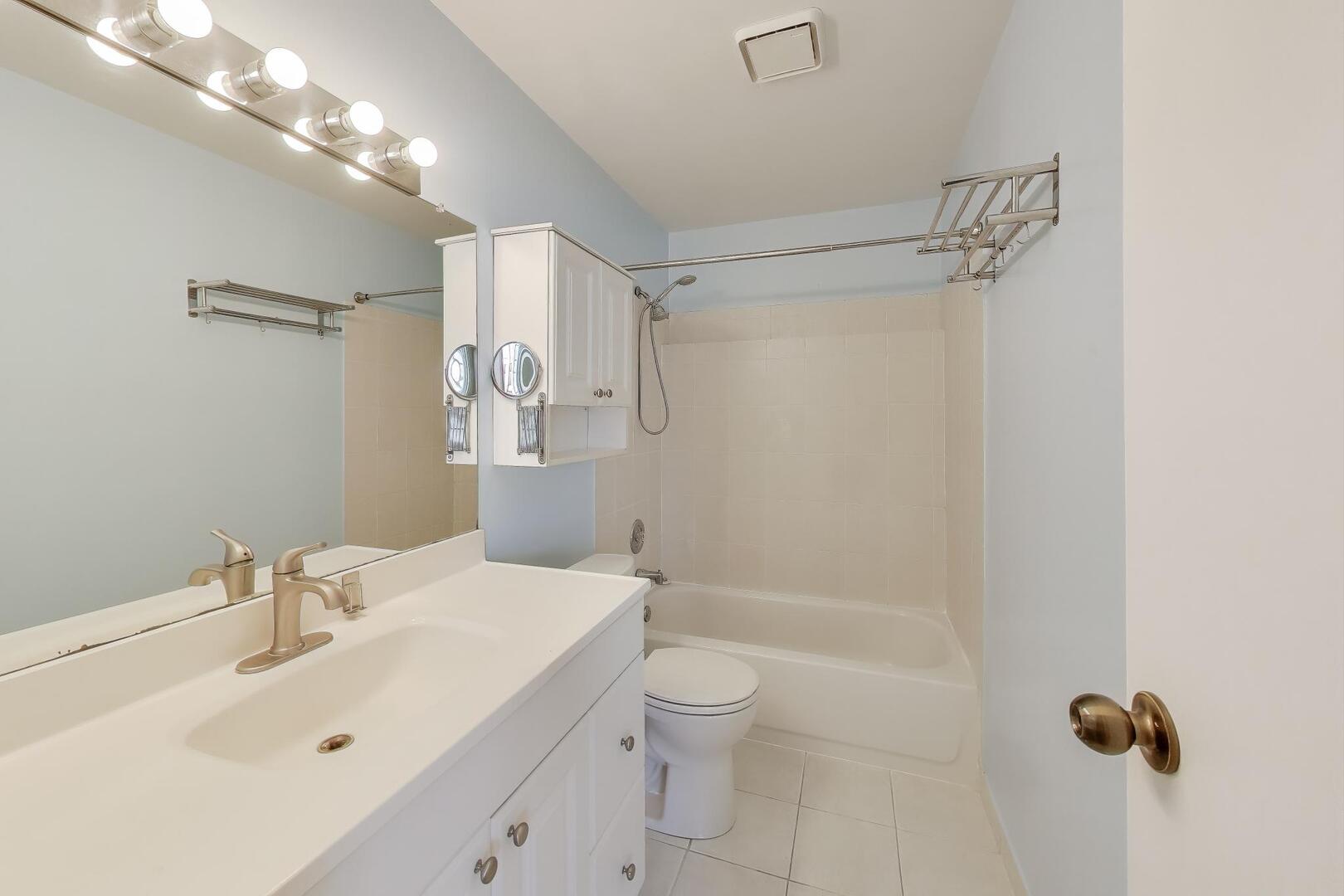 1345 East Wyndham Circle, Unit 103 Palatine, IL 60074 - Photo 11 of 24